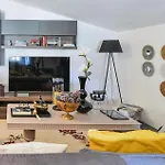 1 Bedroom Beach Front Apartment In Zadar *