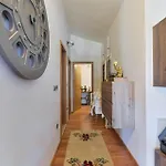 公寓 1 Bedroom Beach Front Apartment In Zadar 扎达尔