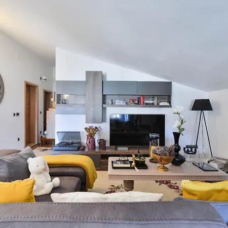 1 Bedroom Beach Front Apartment In Zadar