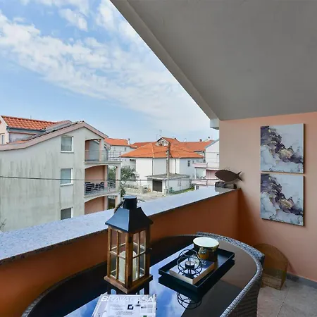 Apartment 1 Bedroom Front In *