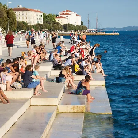 1 Bedroom Beach Front Apartment In Zadar 公寓 *